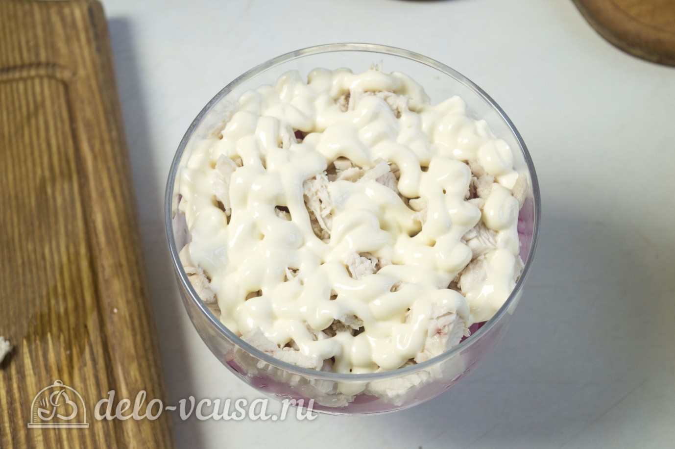 Шаг 5 приготовления Куриный салат с маринованным луком