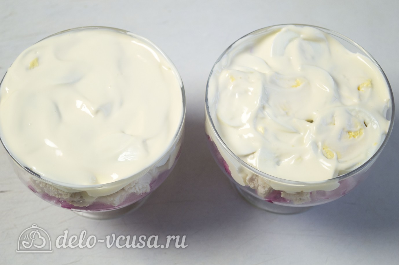 Шаг 8 приготовления Куриный салат с маринованным луком