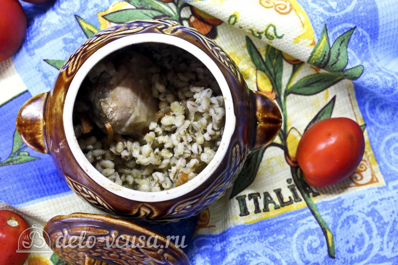 Шаг 11 приготовления Курица с перловкой в горшочках