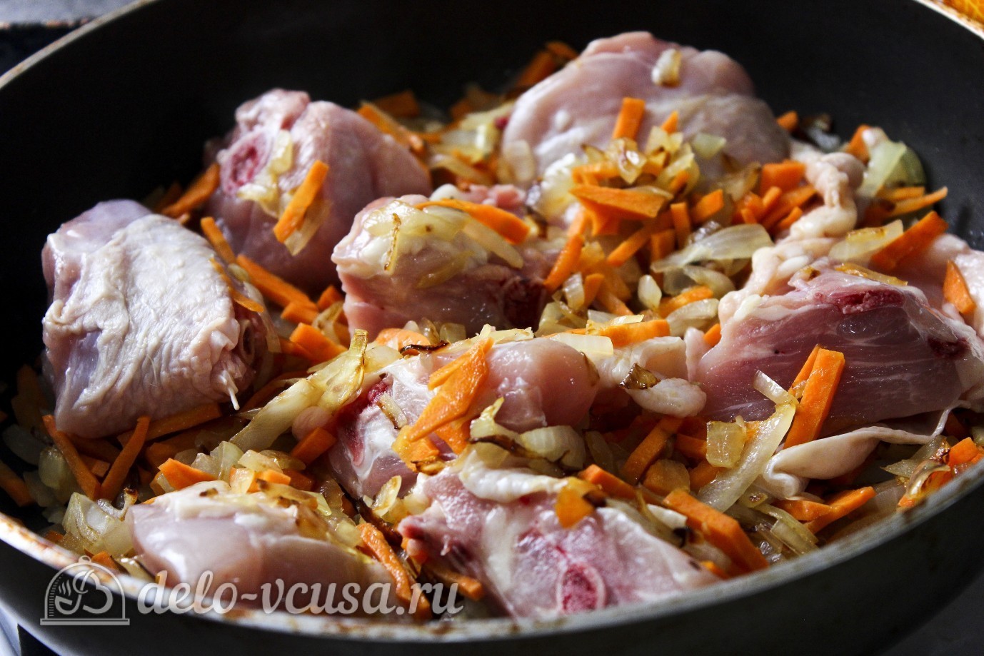Шаг 7 приготовления Курица с перловкой в горшочках