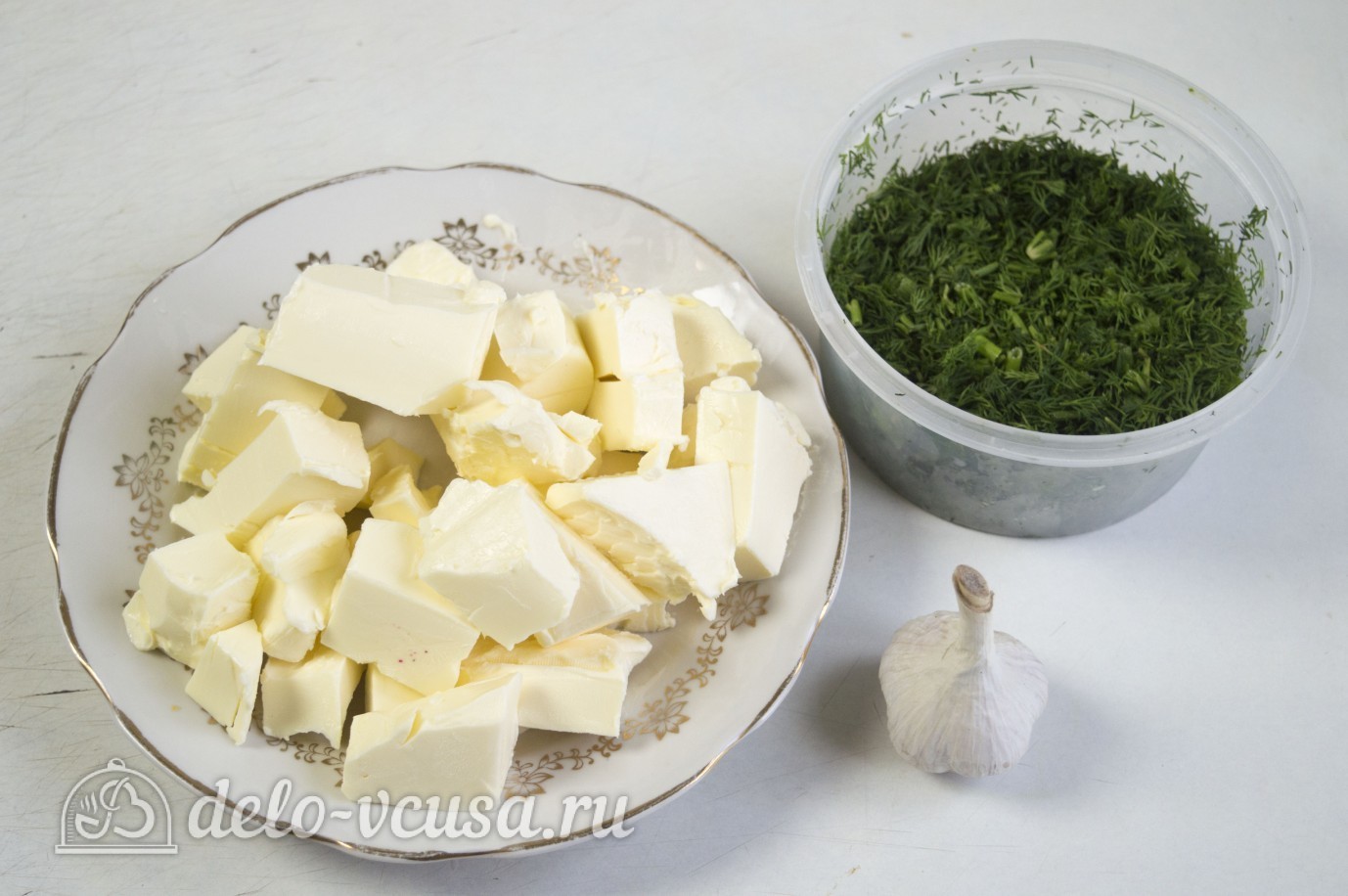 Ингредиенты Сливочное масло с чесноком и зеленью Фото ингредиенты Сливочное масло с чесноком и зеленью