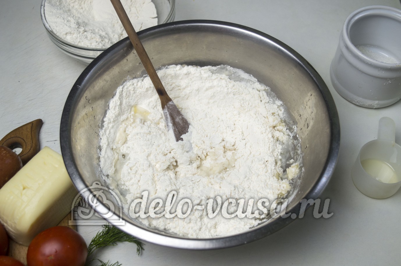 Шаг 1 приготовления Пирожки-бомбочки с салями и сыром
