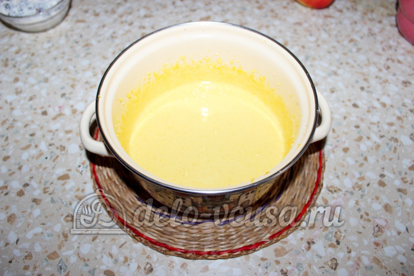 Шаг 3 приготовления Пирог с яблоками и смородиной