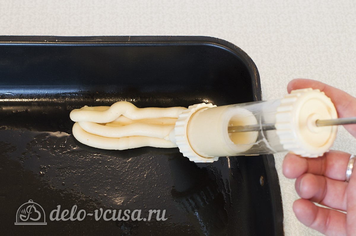 Шаг 8 приготовления Домашние эклеры со сгущенкой