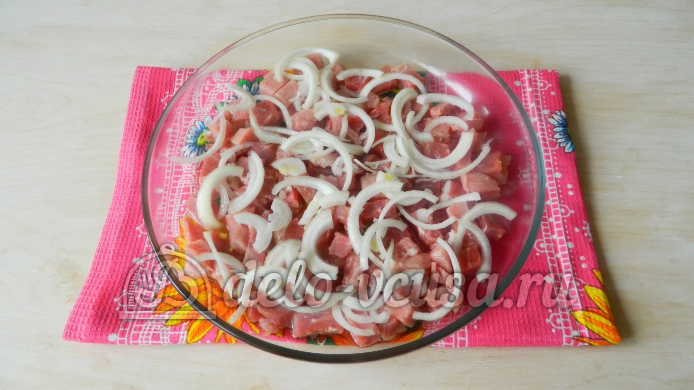 Шаг 3 приготовления Картошка с мясом в духовке