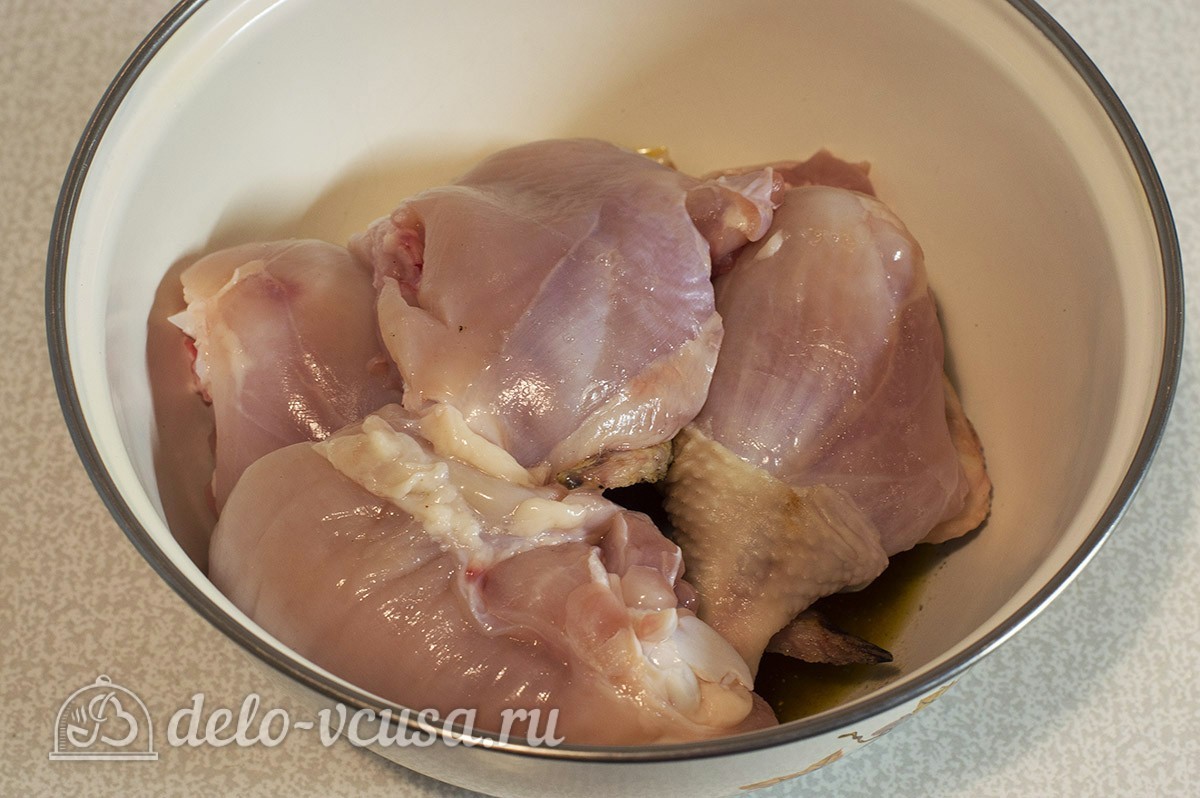Шаг 4 приготовления Курица в духовке с маслом