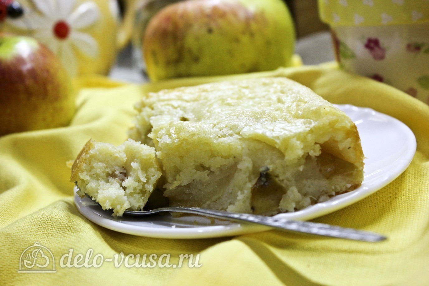 Обложка рецепта Пирог с манкой и яблоками