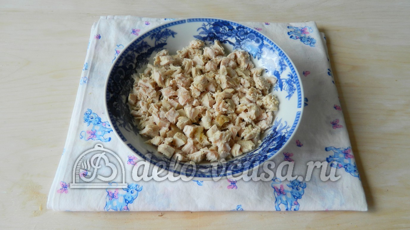 Шаг 3 приготовления Салат Березка с курицей