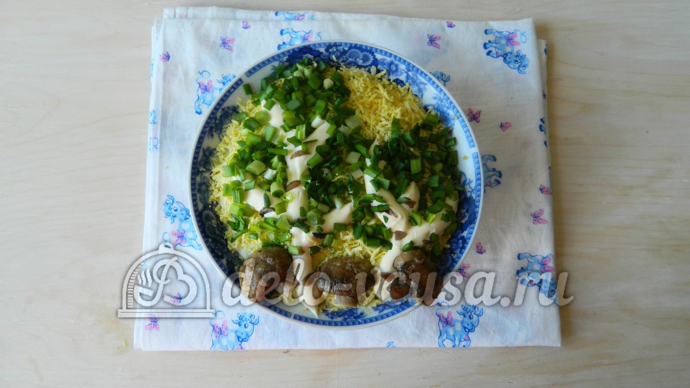 Шаг 9 приготовления Салат Березка с курицей