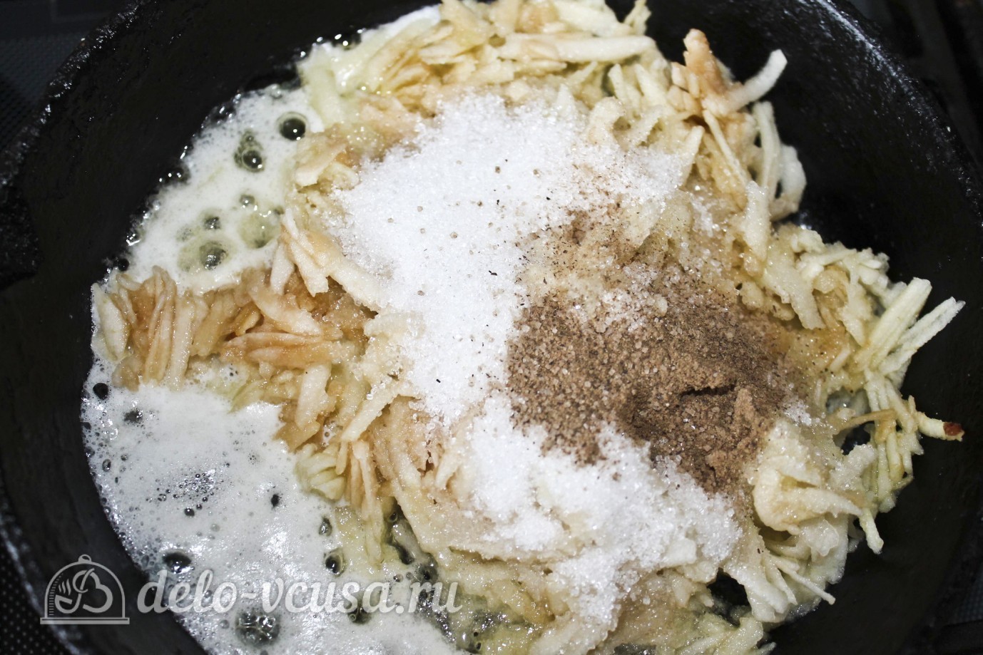 Шаг 9 приготовления Блины с яблоками и корицей