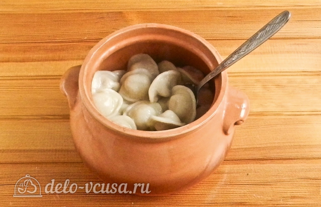 Шаг 9 приготовления Пельмени в горшочках с грибами