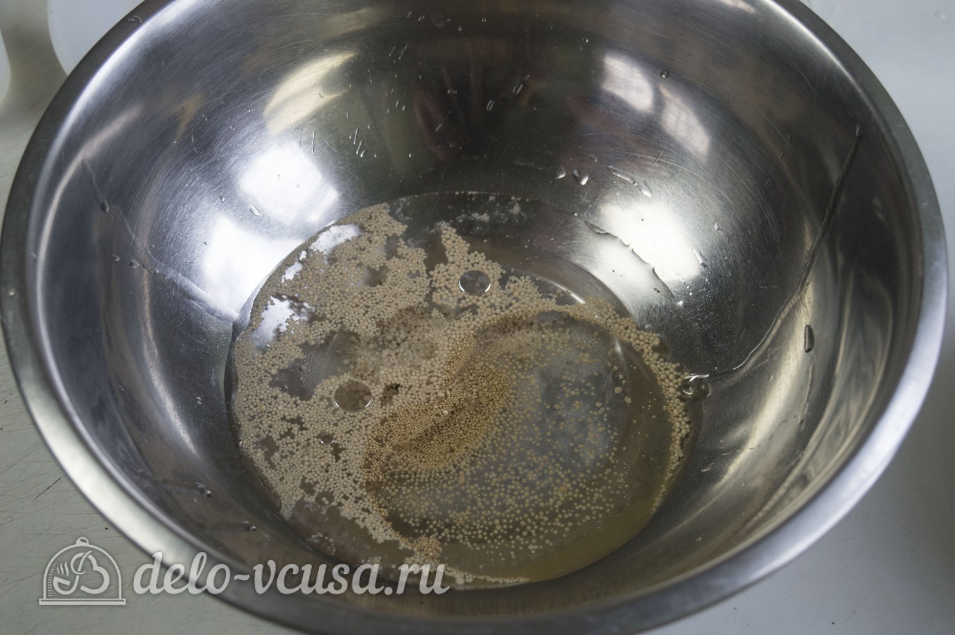 Шаг 1 приготовления Жареные пирожки с начинкой из яиц и лука