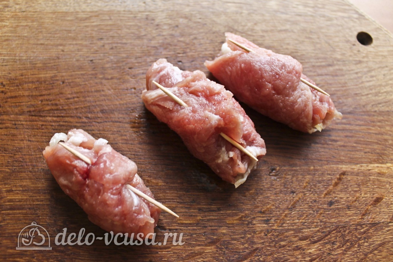 Шаг 10 приготовления Рулетики из свинины с морковкой по-корейски