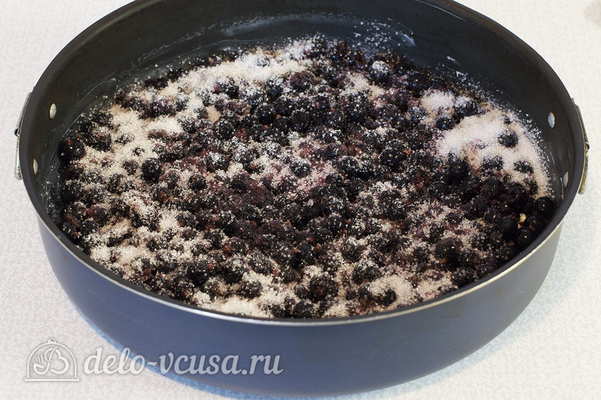 Шаг 2 приготовления Клафути с черной смородиной