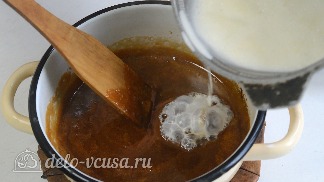Шаг 8 приготовления Шоколадно-карамельный торт