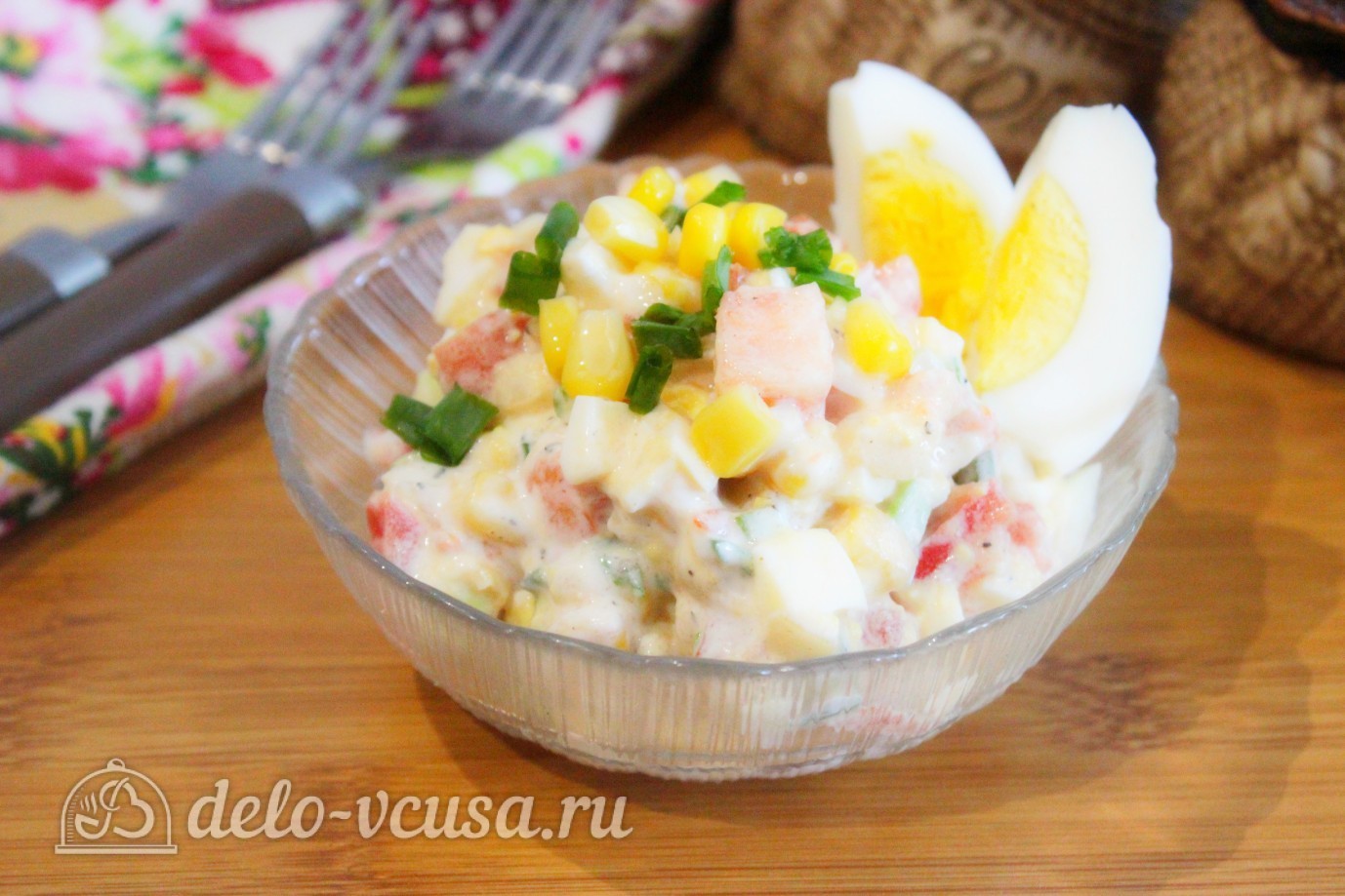 Шаг 8 приготовления Салат с кукурузой и помидорами