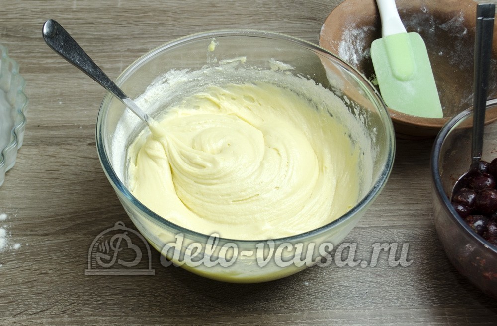 Шаг 11 приготовления Бисквитный пирог с вишней