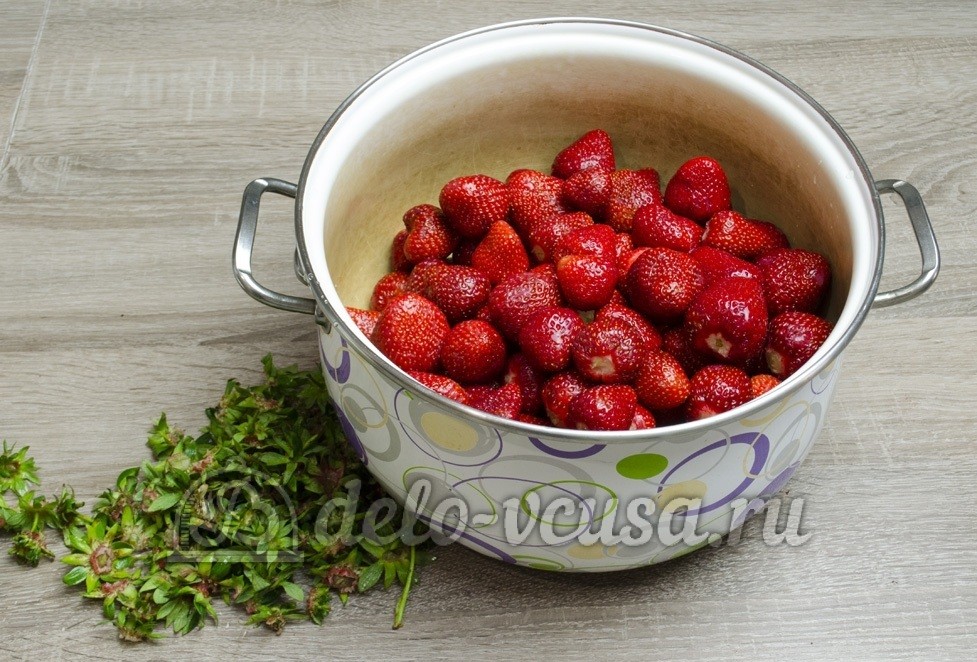 Шаг 2 приготовления Варенье из клубники