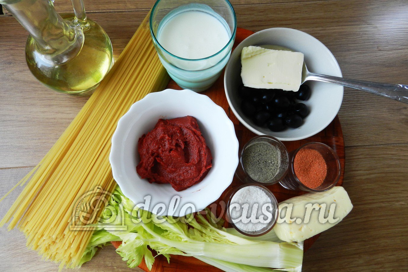 Ингредиенты Макароны с томатным соусом и маслинами Фото ингредиенты Макароны с томатным соусом и маслинами