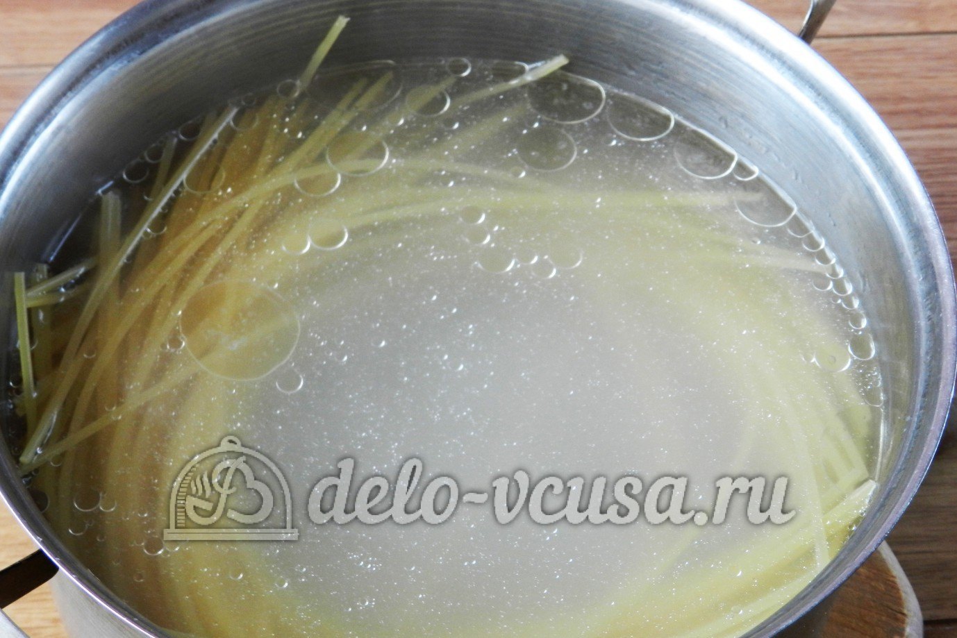 Шаг 1 приготовления Макароны с томатным соусом и маслинами