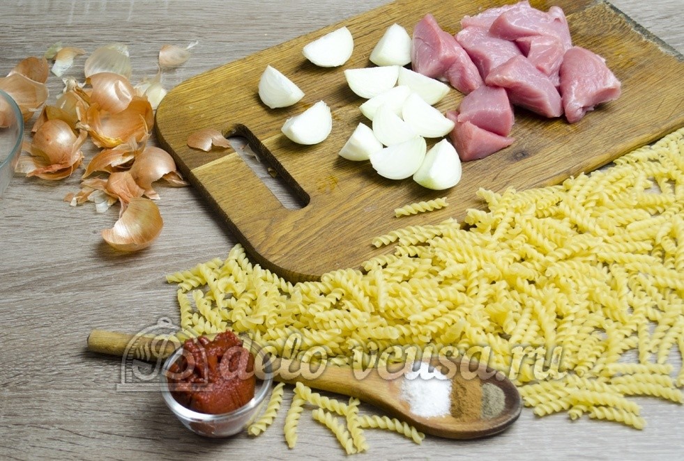 Шаг 1 приготовления Макароны с фаршем и корицей
