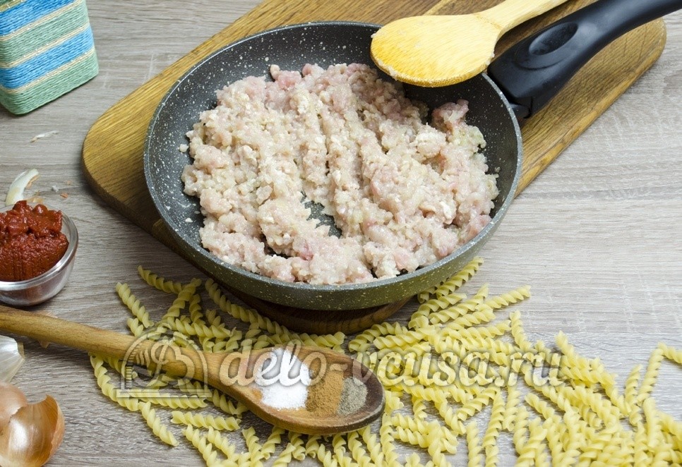 Шаг 3 приготовления Макароны с фаршем и корицей
