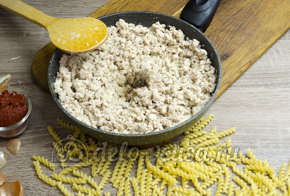 Шаг 5 приготовления Макароны с фаршем и корицей