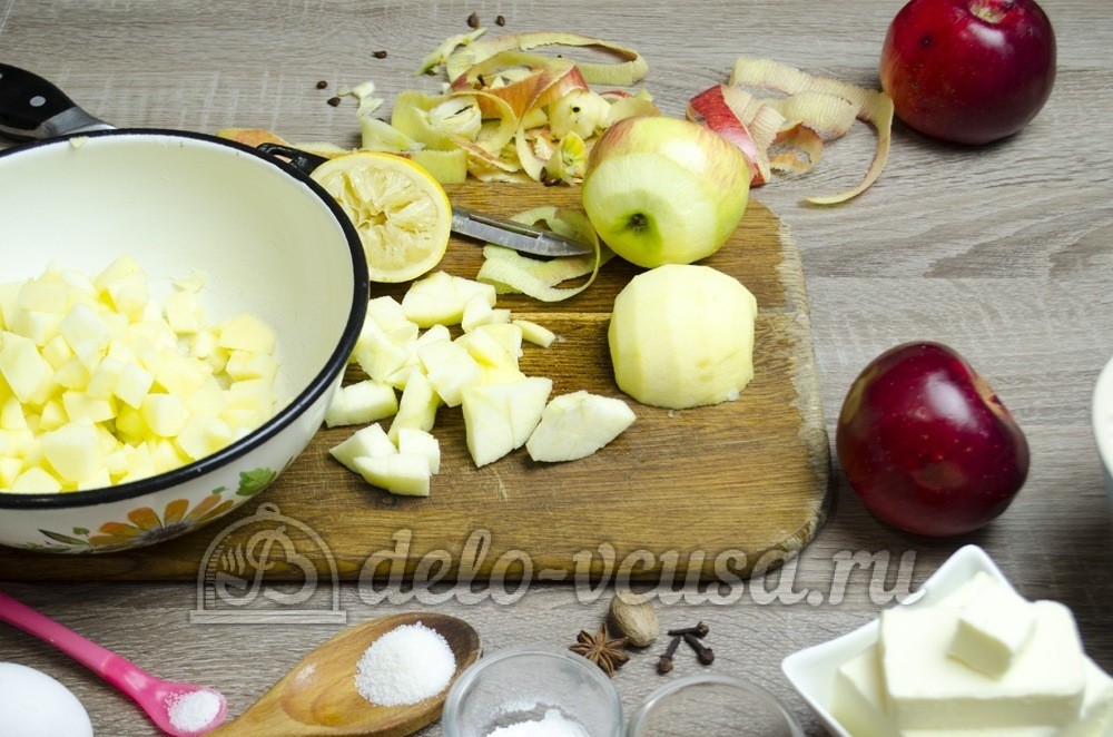 Шаг 1 приготовления Пирог с яблоками закрытый