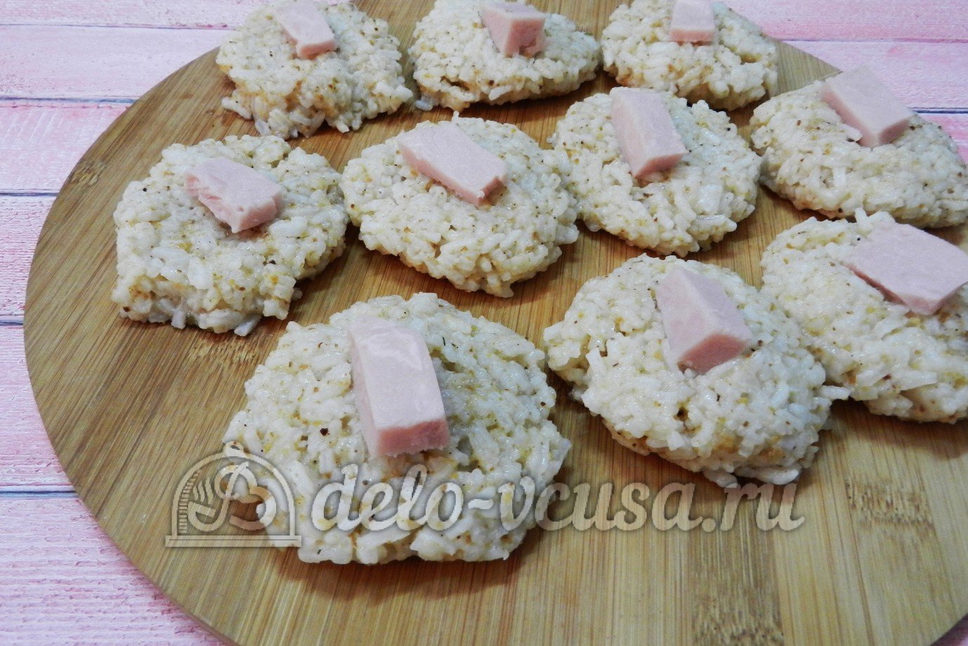 Шаг 7 приготовления Рисовые крокеты с сыром и ветчиной