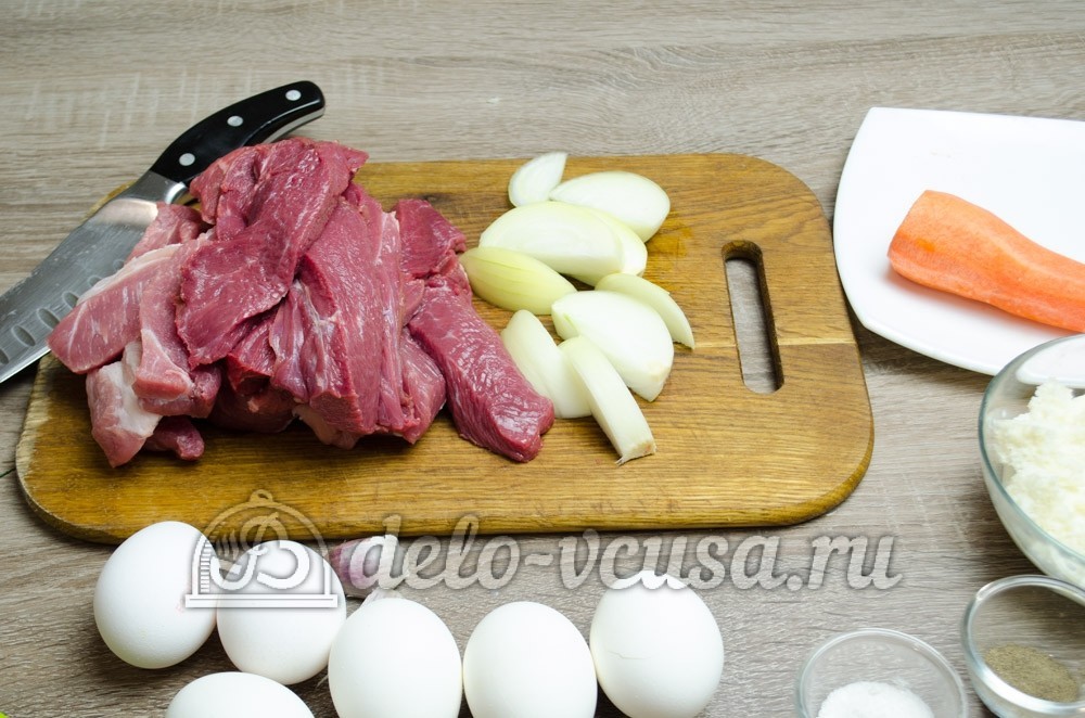 Шаг 2 приготовления Мясной рулет с яйцом
