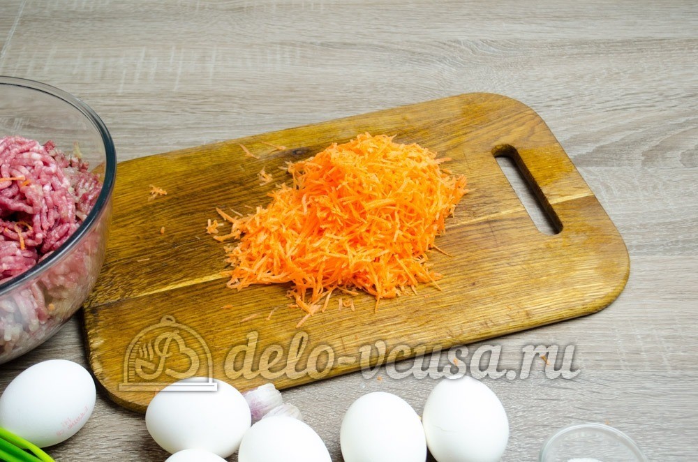 Шаг 4 приготовления Мясной рулет с яйцом