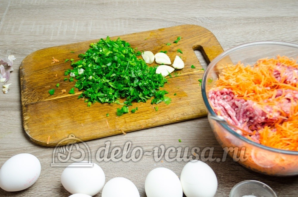 Шаг 5 приготовления Мясной рулет с яйцом