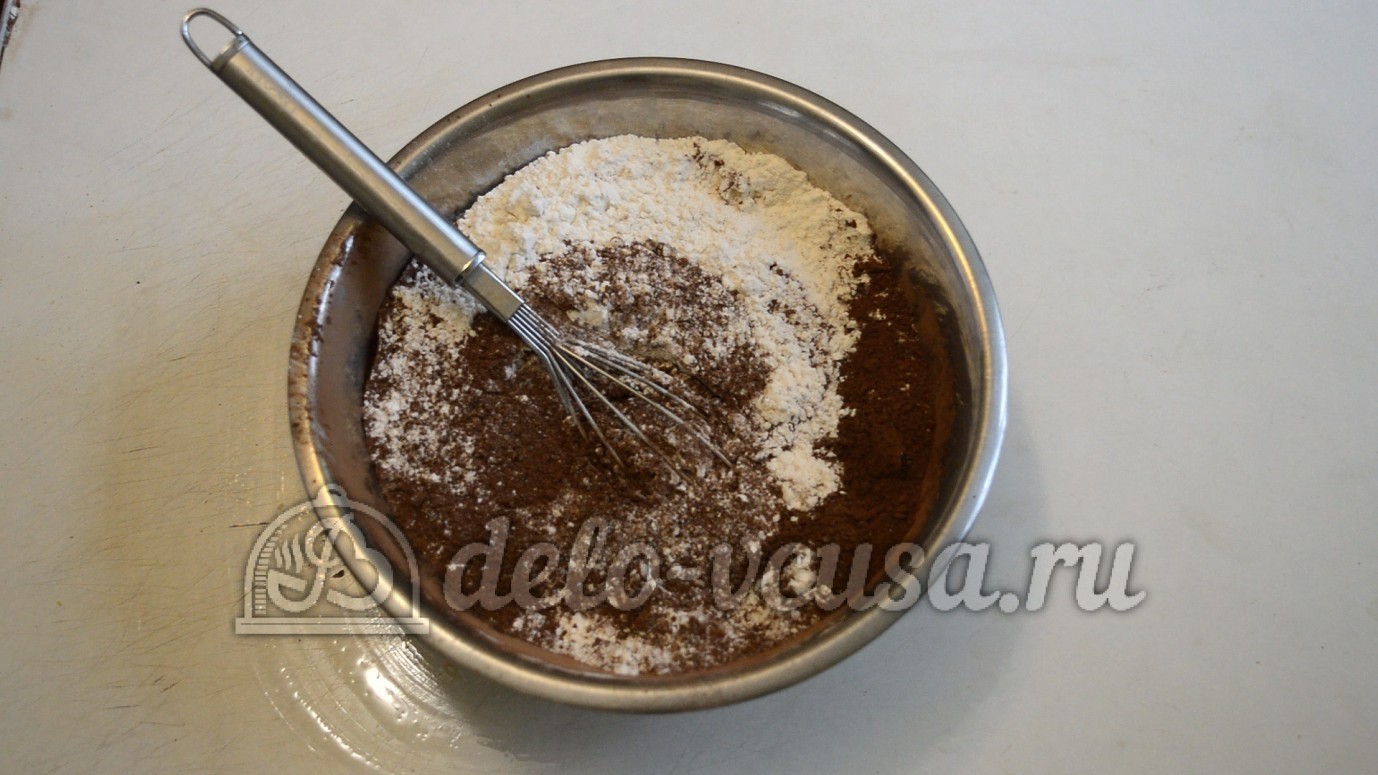 Шаг 1 приготовления Шоколадное пирожное сердечки