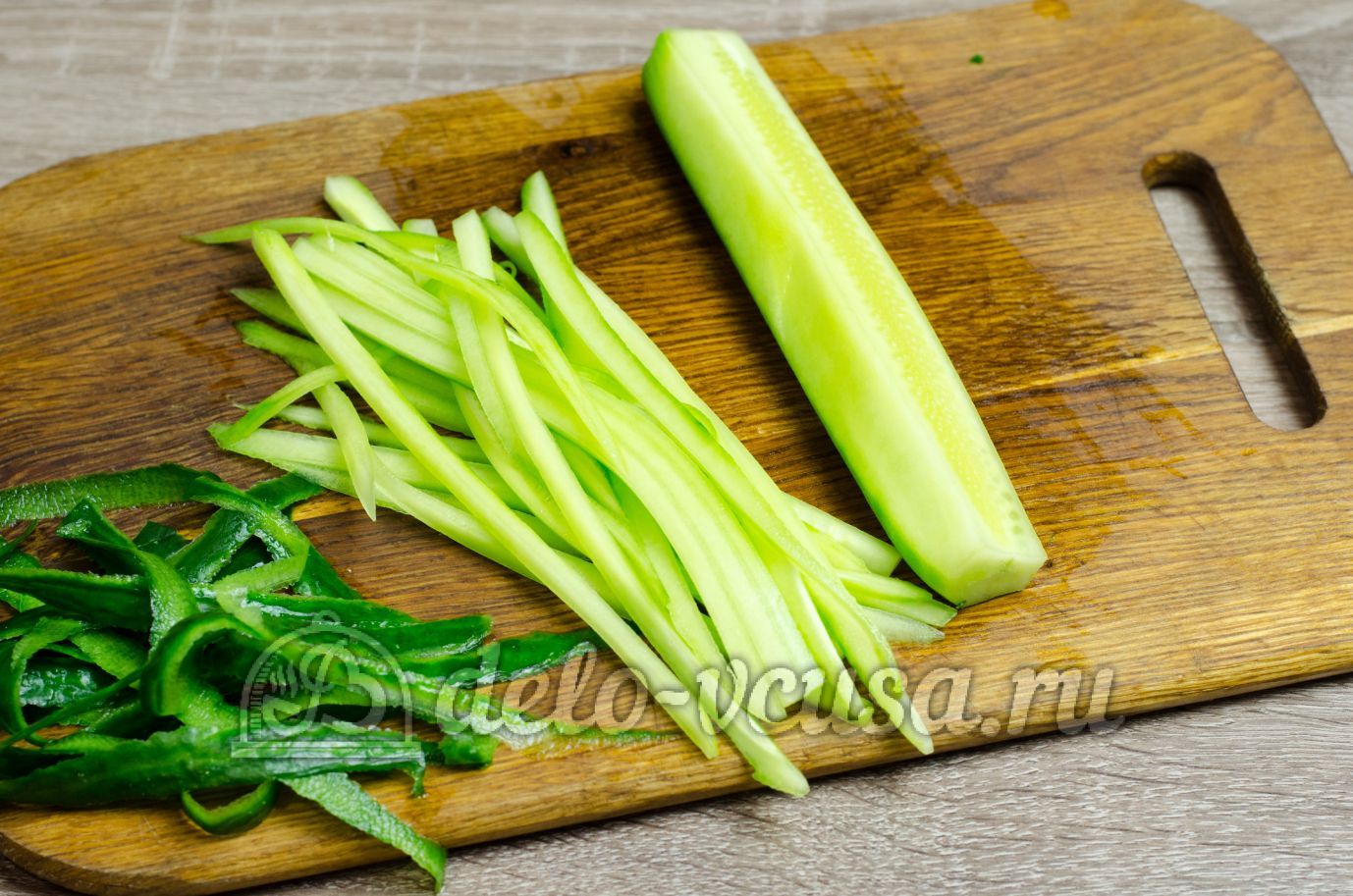 Шаг 2 приготовления Роллы с огурцом Каппа маки