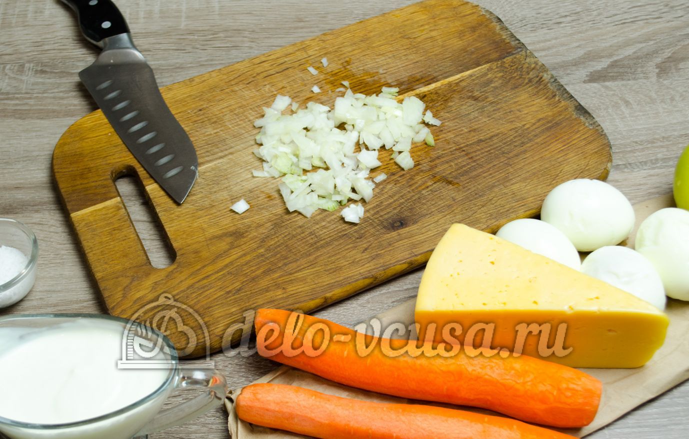 Шаг 1 приготовления Салат из яблока, моркови и сыра