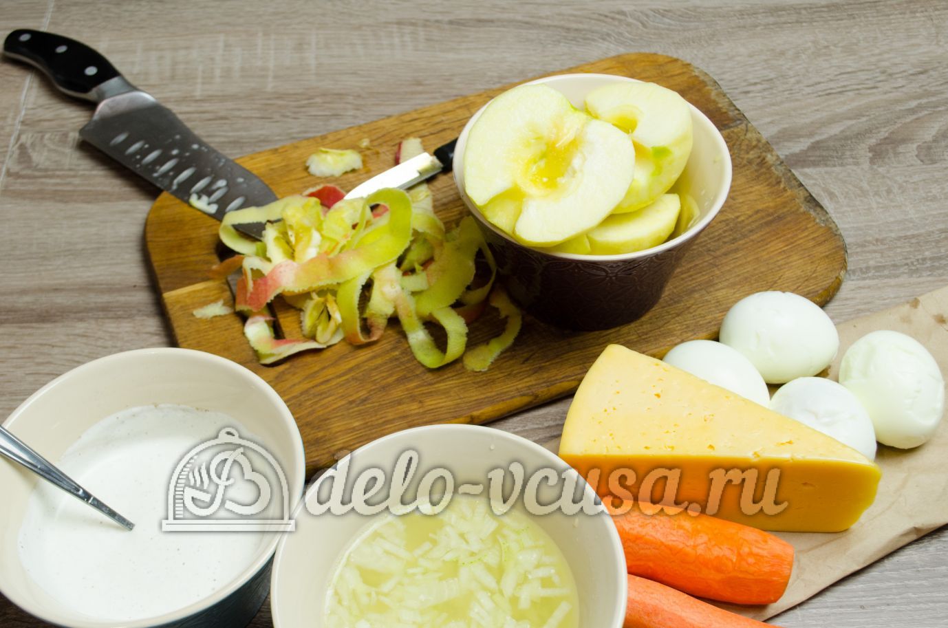 Шаг 5 приготовления Салат из яблока, моркови и сыра