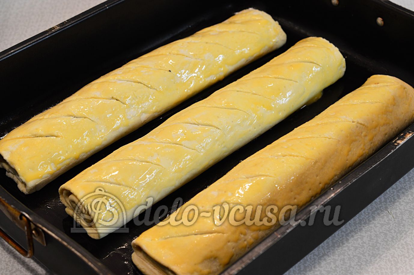 Шаг 9 приготовления Рулет с маком из слоеного теста