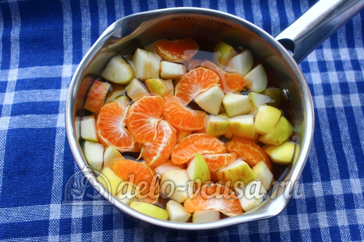 Шаг 3 приготовления Кисель из мандаринов и яблок