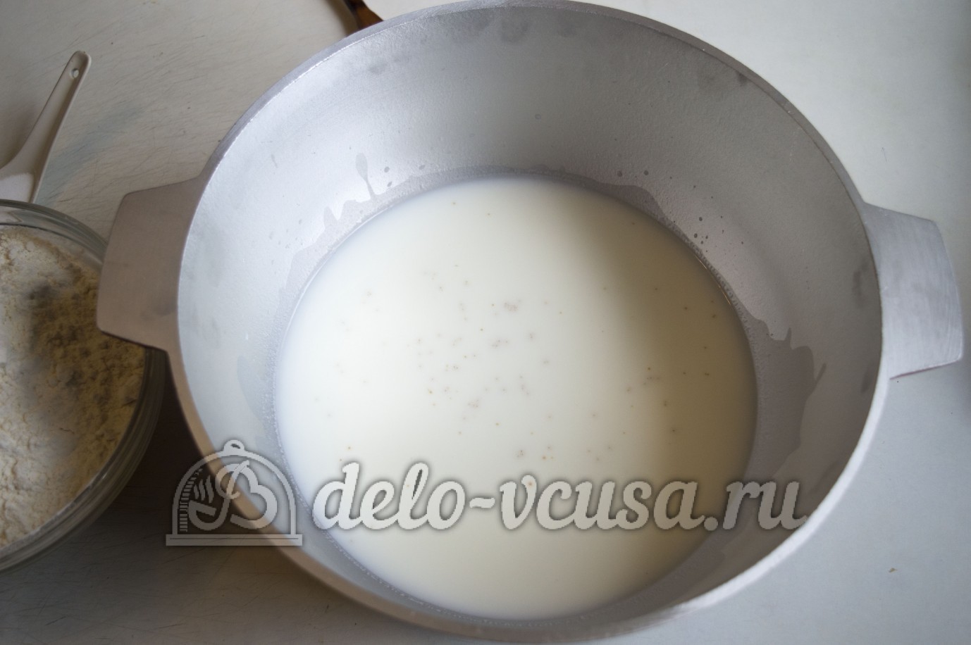 Шаг 1 приготовления Пампушки на молоке