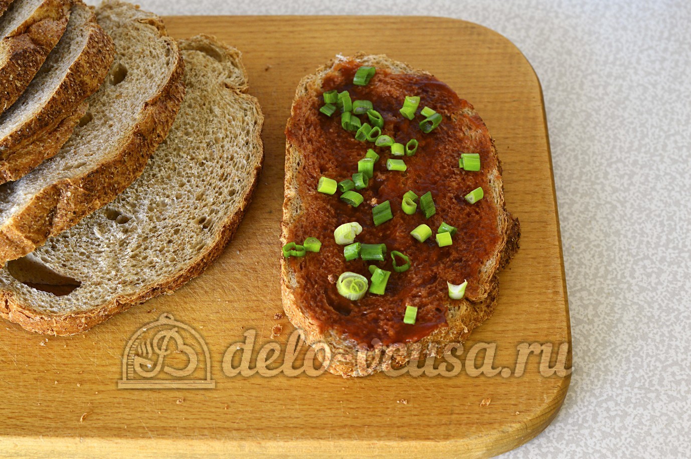 Шаг 4 приготовления Горячие бутерброды с сосиской и сыром