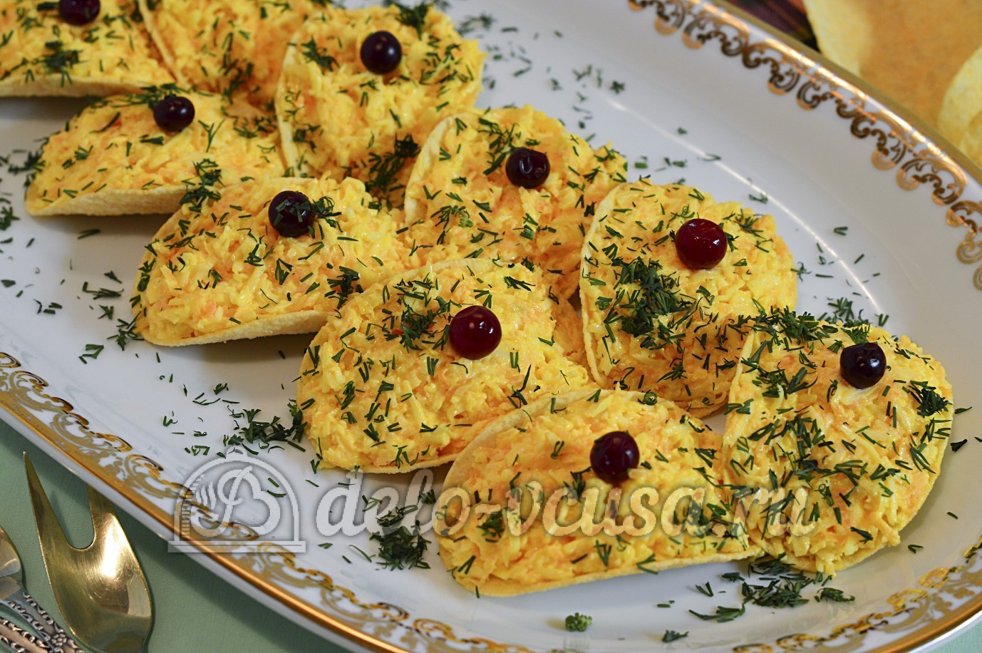 Шаг 6 приготовления Закуска на чипсах с сыром