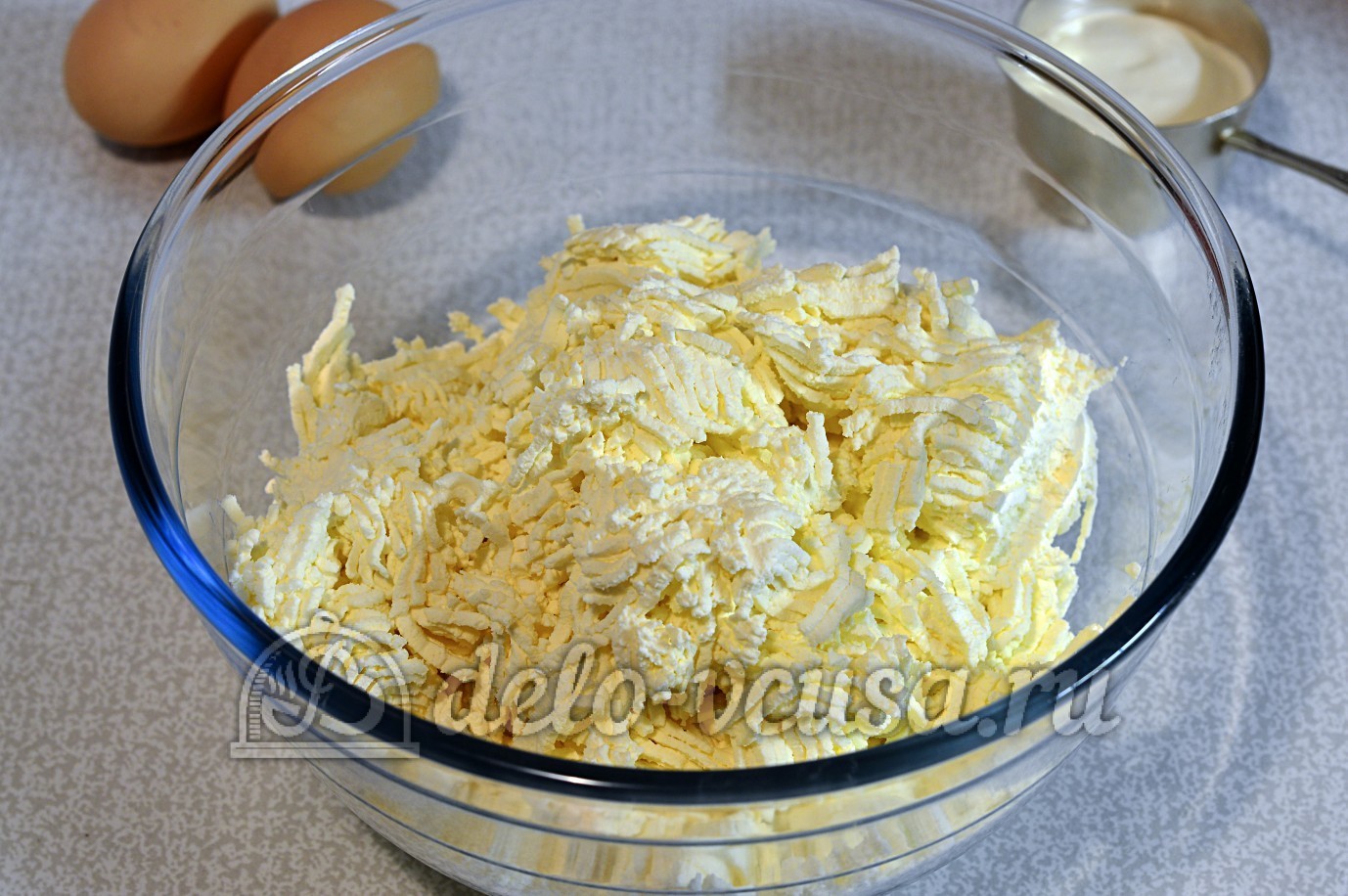 Шаг 3 приготовления Творожная пасха с изюмом и курагой
