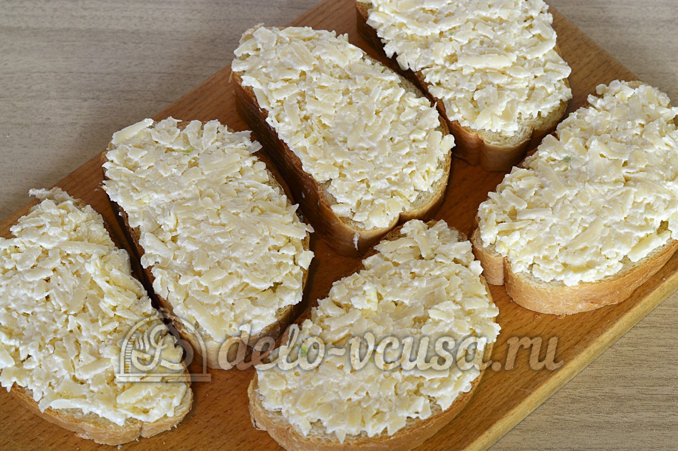 Шаг 5 приготовления Бутерброды с киви и сыром