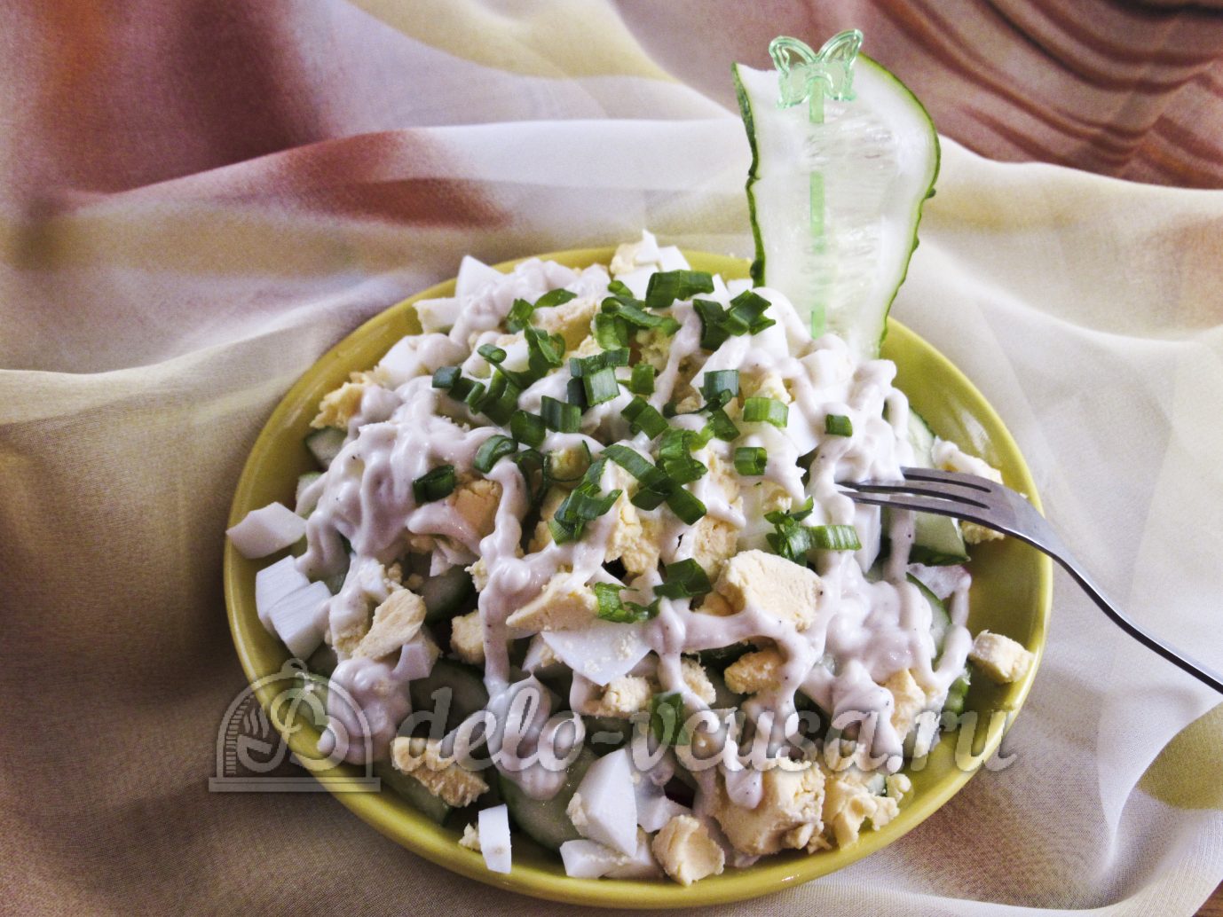 Обложка рецепта Салат из редиски с яйцом и огурцом