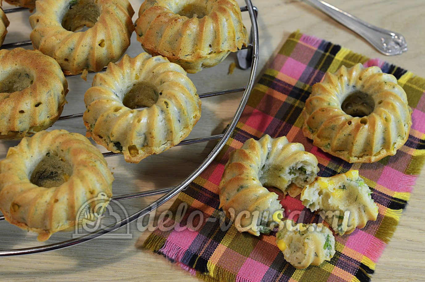 Обложка рецепта Маффины с кукурузой и зеленью