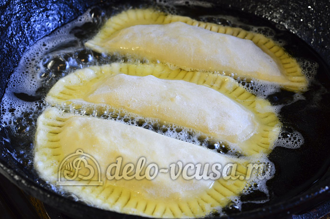 Шаг 13 приготовления Чебуреки с мясом и сыром