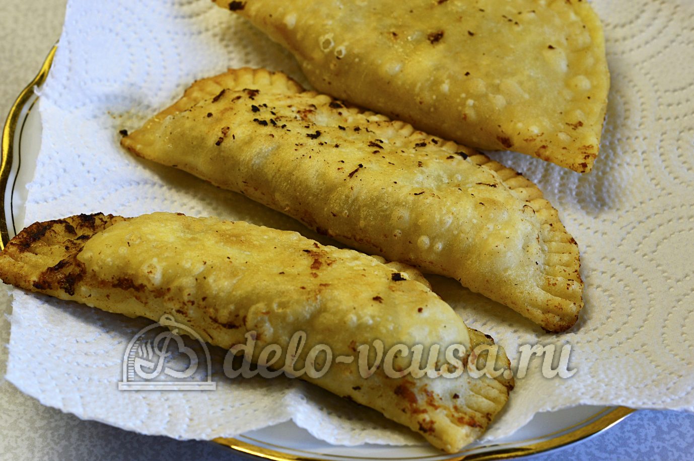 Шаг 14 приготовления Чебуреки с мясом и сыром