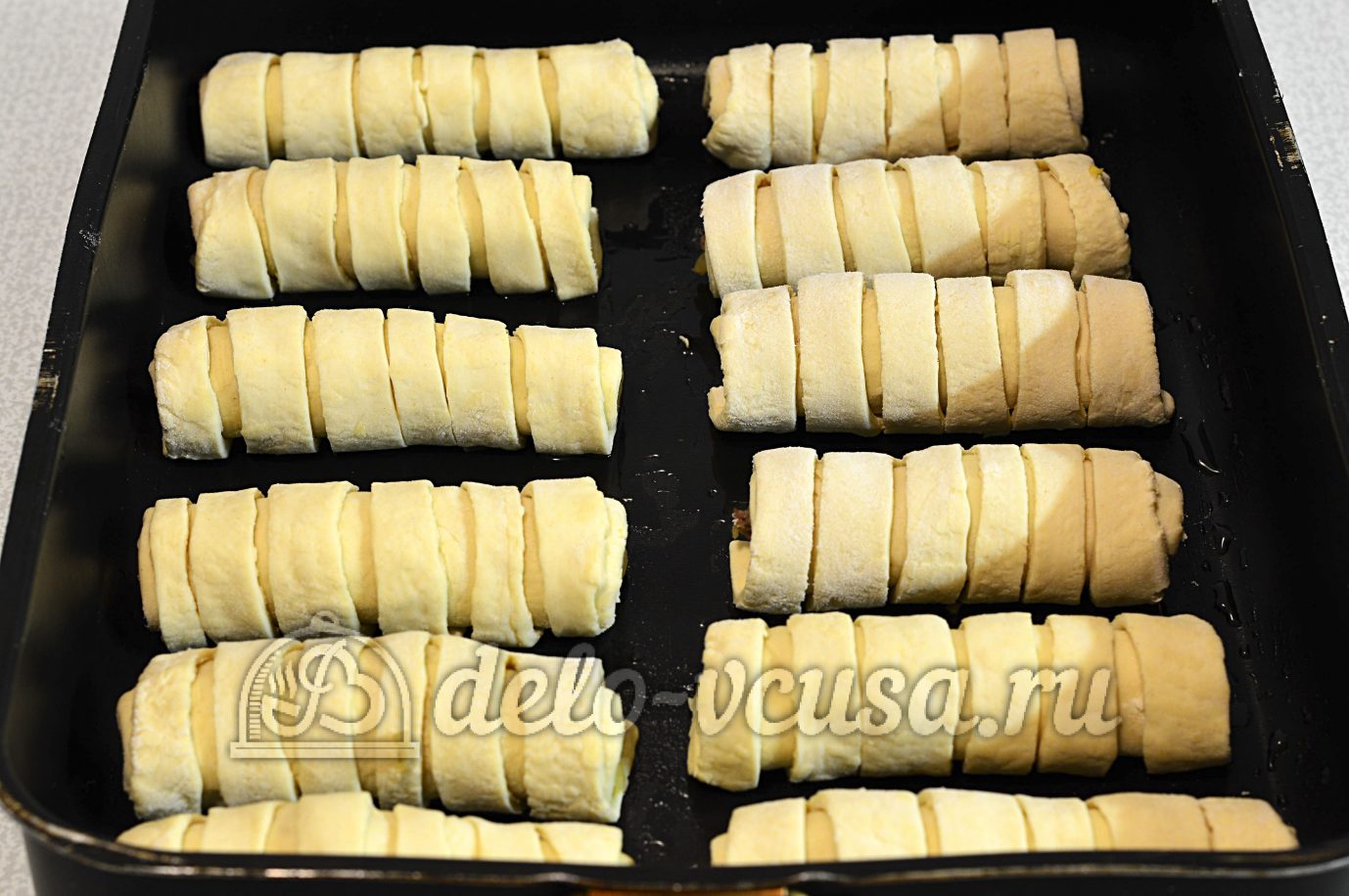 Шаг 11 приготовления Слойки с мясом