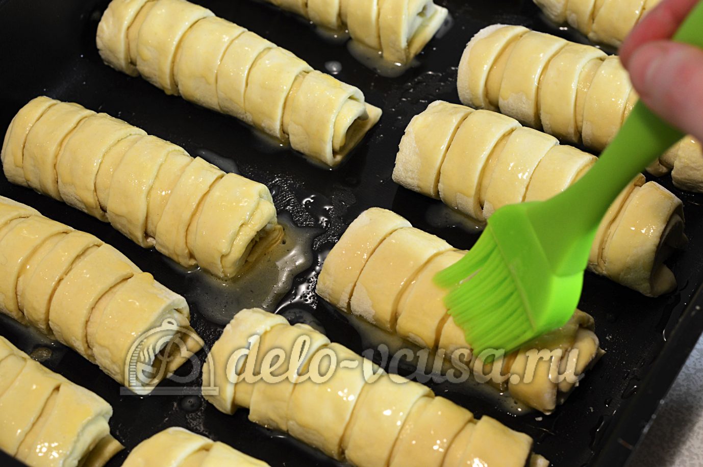 Шаг 12 приготовления Слойки с мясом