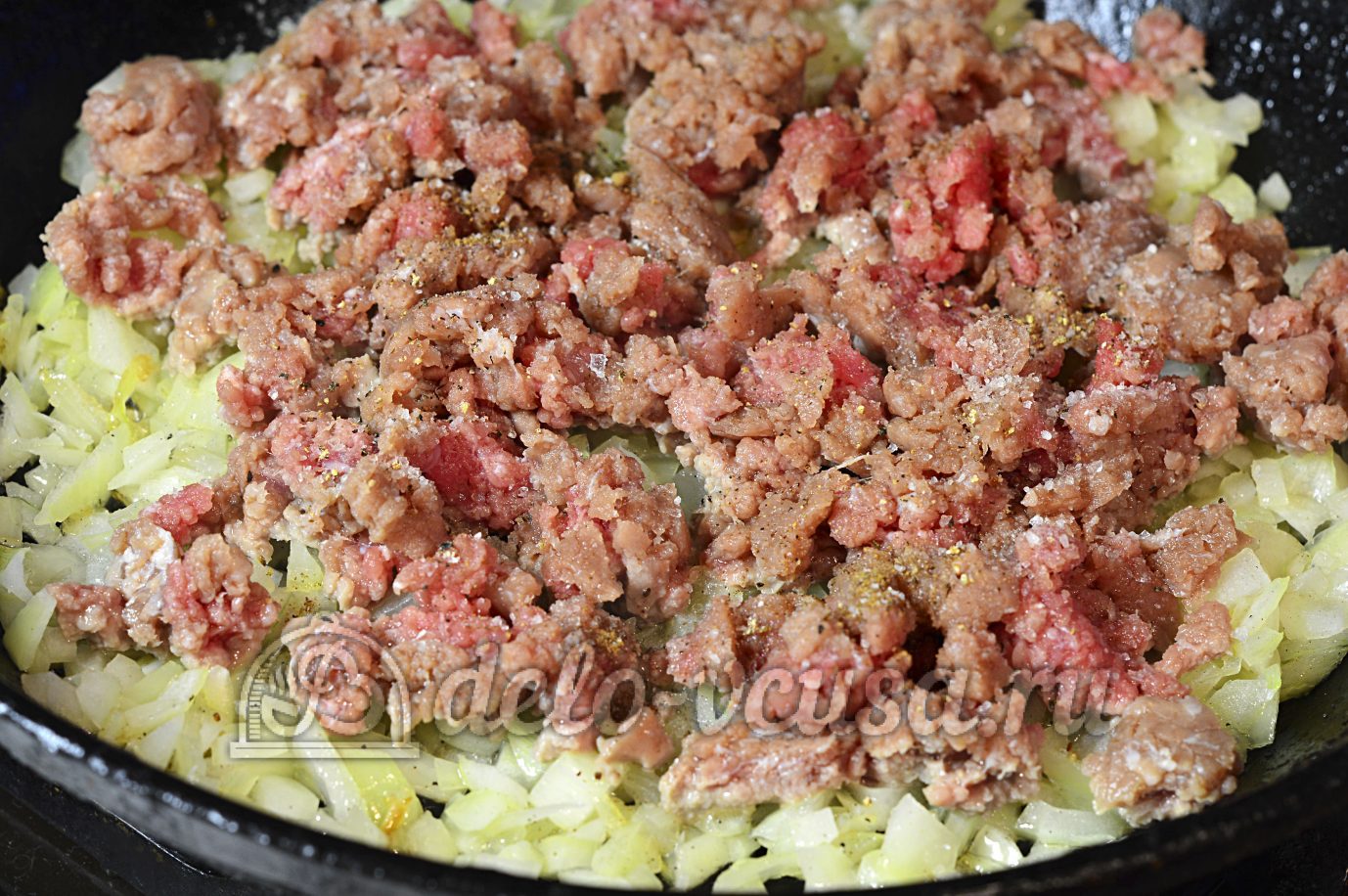 Шаг 2 приготовления Слойки с мясом